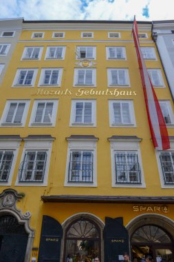 Salzburg, Avusturya - 26 Haziran 2018: Wolfgang Amadeus Mozart Avusturya Salzburg Doğum evi