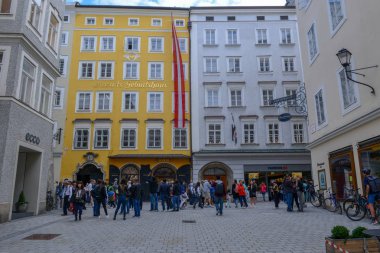 Salzburg, Avusturya - 26 Haziran 2018: Wolfgang Amadeus Mozart Avusturya Salzburg Doğum evi