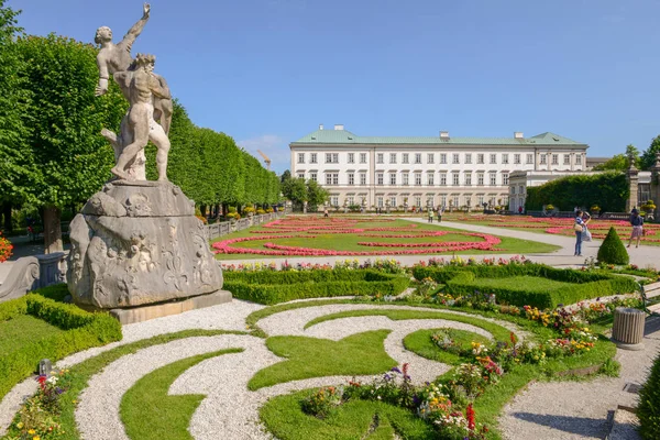Salzburg Austria Czerwca 2018 Piękne Kwiaty Kwitnąć Ogrodzie Pałacu Mirabell — Zdjęcie stockowe