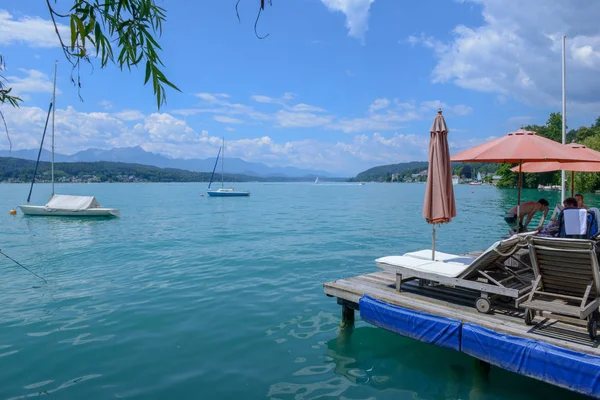 Portschach Austria July 2018 Sunchairs Wooden Pier View Beautiful Alpine — Stock Photo, Image