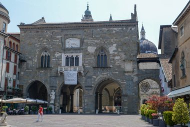 Bergamo, İtalya - 3 Temmuz 2018: Bergamo İtalya, tarihi kentin merkezi kare