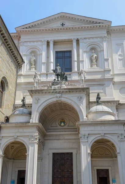 Πρόσοψη Του Καθεδρικού Ναού Στο Μπέργκαμο Στην Ιταλία — Φωτογραφία Αρχείου