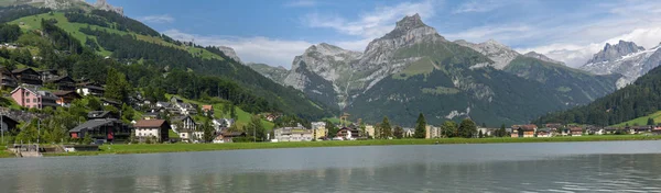 Jezioro Wsi Engelbergu Szwajcarskich Alpach — Zdjęcie stockowe