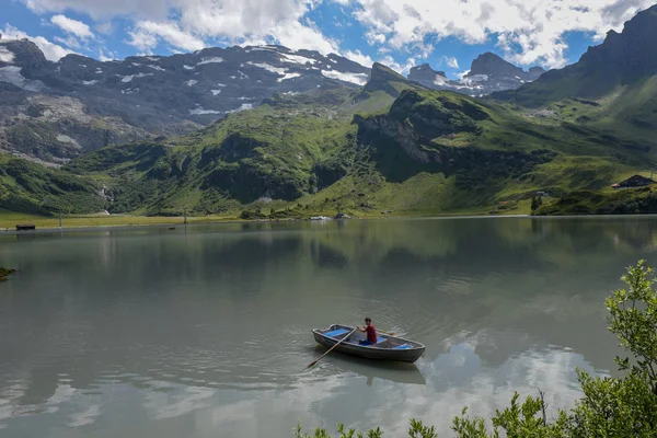 Engelberg Schweiz Augusti 2018 Lake Truebsee Över Engelberg Schweiziska Alperna — Stockfoto