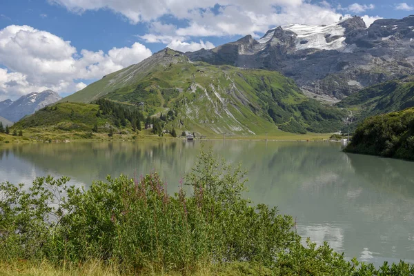Lago Truebsee Monte Titlis Glaciar Sobre Engelberg Los Alpes Suizos — Foto de Stock