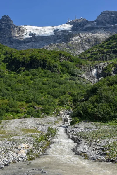 Floden Med Vatten Från Glaciären Över Berget Titlis Över Engelberg — Stockfoto