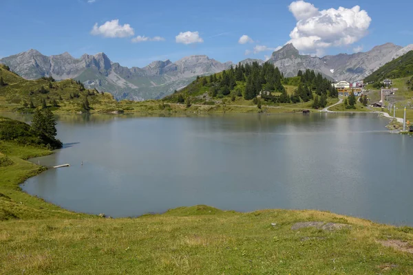 Paisagem Montanhosa Lago Truebsee Sobre Engelberg Nos Alpes Suíços — Fotografia de Stock