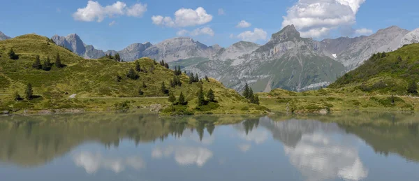 Dağ Manzarası Göl Truebsee Engelberg Sviçre Alpleri Üzerinde Üzerinde — Stok fotoğraf