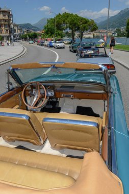 Lugano, İsviçre - 19 Haziran 2017: Lugano İsviçre üzerinde eski model araba Sergisi