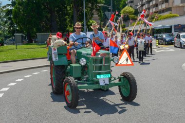 Lugano, İsviçre - 19 Haziran 2017: Lugano İsviçre üzerinde şarap festivalinde için müzikal geçit töreni