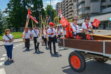 Lugano, İsviçre - 19 Haziran 2017: Lugano İsviçre üzerinde şarap festivalinde için müzikal geçit töreni