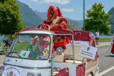 Lugano, İsviçre - 19 Haziran 2017: Lugano İsviçre üzerinde şarap festivalinde için müzikal geçit töreni