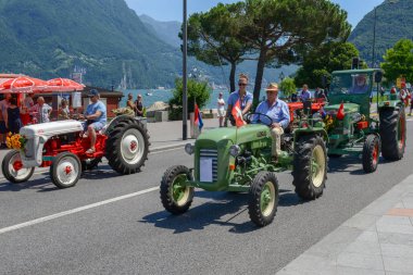 Lugano, İsviçre - 19 Haziran 2017: Lugano İsviçre üzerinde şarap festivalinde için müzikal geçit töreni