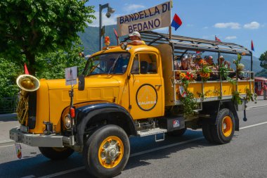 Lugano, İsviçre - 19 Haziran 2017: Lugano İsviçre üzerinde şarap festivalinde için müzikal geçit töreni