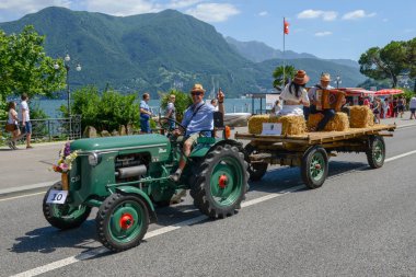 Lugano, İsviçre - 19 Haziran 2017: Lugano İsviçre üzerinde şarap festivalinde için müzikal geçit töreni