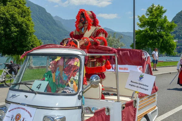 Lugano, İsviçre - 19 Haziran 2017: Lugano İsviçre üzerinde şarap festivalinde için müzikal geçit töreni