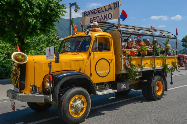 Lugano, İsviçre - 19 Haziran 2017: Lugano İsviçre üzerinde şarap festivalinde için müzikal geçit töreni