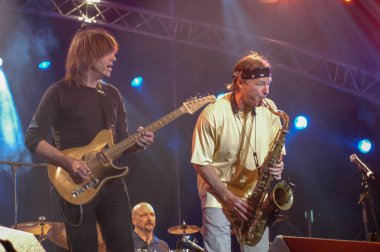 Lugano, İsviçre: 8 Temmuz 2005: Mike Stern ve Bill Evans, adımları Lugano, İsviçre Estival Jazz çalmaya devam