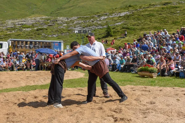 Engstlenalp Suiza Agosto 2018 Dos Suizos Participan Tradicional Combate Lucha — Foto de Stock