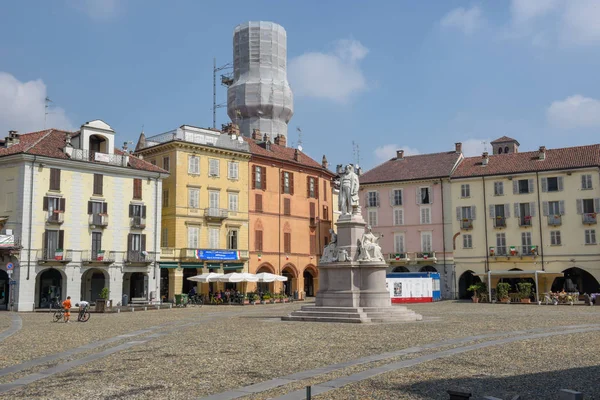 Vercelli Itália Setembro 2018 Pessoas Caminhando Praça Central Cavour Vercelli — Fotografia de Stock