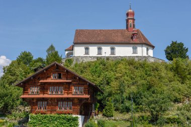 Flueli-Ranft, İsviçre-5 Ağustos 2018: aziz münzevi Niklaus von Fle İsviçre Alpleri üzerinde köyü Flueli-Ranft Doğum ve yaşam yeri