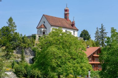 Flueli-Ranft, İsviçre-5 Ağustos 2018: aziz münzevi Niklaus von Fle İsviçre Alpleri üzerinde köyü Flueli-Ranft Doğum ve yaşam yeri