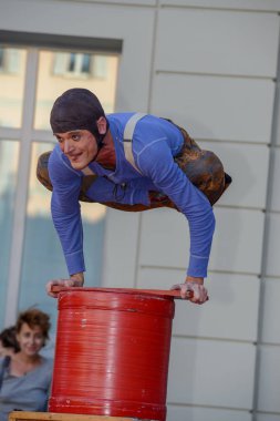 Lugano, İsviçre - 15 Temmuz 2016 - komedyen Barto Buskers Festivali Lugano, İsviçre