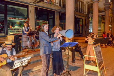 Lugano, İsviçre - 15 Temmuz 2016 - L'orchestrina di molto Lugano, İsviçre Buskers Festivali'nde canlı oynamaya agevole