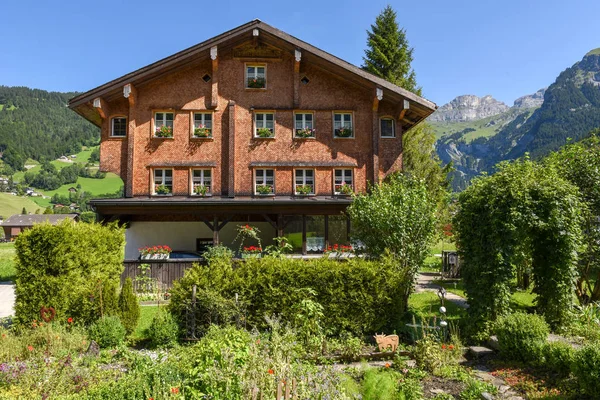 Chalet Traditionnel Engelberg Sur Les Alpes Suisses — Photo