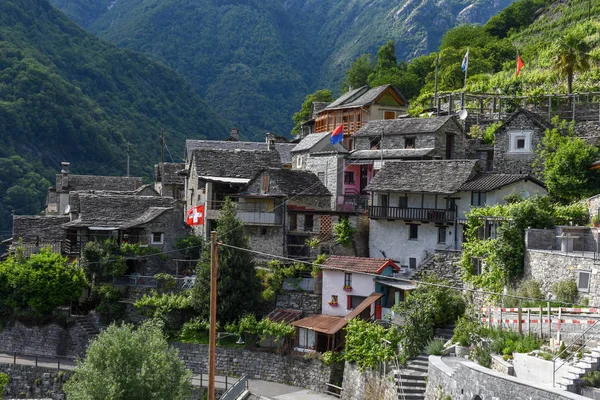 スイス アルプスのヴェルザスカ谷ヴォゴルノ村 — ストック写真
