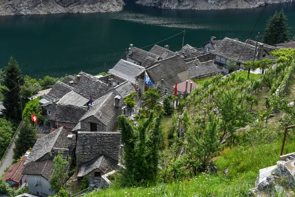 Villaggio Vogorno Val Verzasca Nelle Alpi Svizzere — Foto Stock