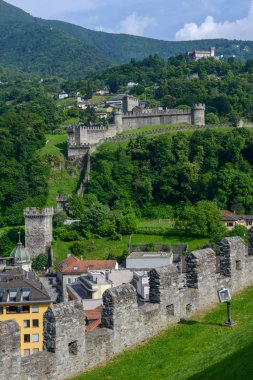 Bellinzona İsviçre Alpleri'nde, Unesco Dünya Mirası üzerinde kalede Castelgrande