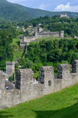 Bellinzona İsviçre Alpleri'nde, Unesco Dünya Mirası üzerinde kalede Castelgrande