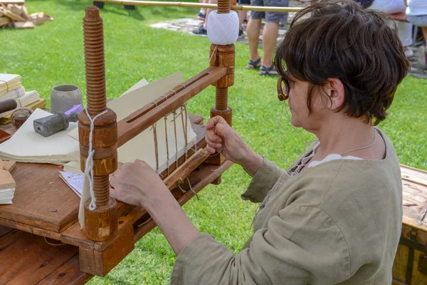 Bellinzona Schweiz Mai 2018 Buchbinder Mittelaltermarkt Auf Der Burg Castelgrande — Stockfoto