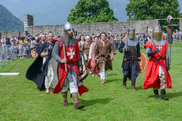 Bellinzona Suisse Mai 2018 Personnes Marchant Lors Défilé Personnages Médiévaux — Photo