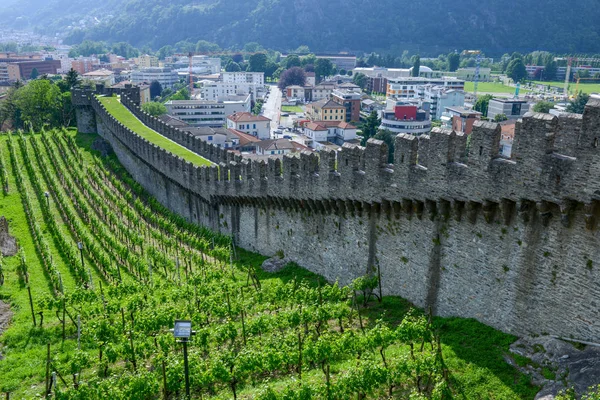 Castelgrande 城堡在贝林佐纳的瑞士阿尔卑斯山 联合国教科文组织世界遗产 — 图库照片