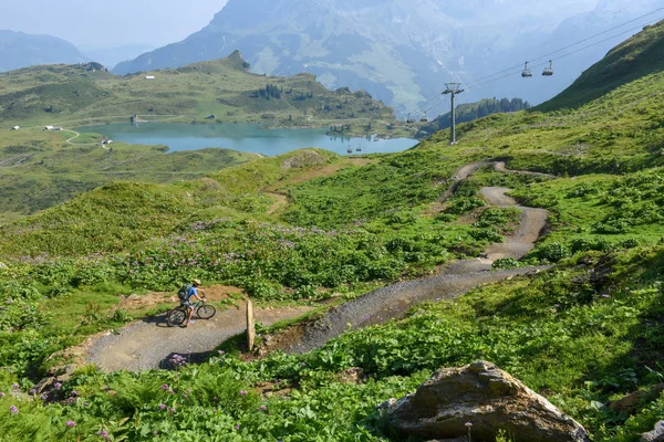 Jochpass Schweiz August 2018 Junge Mit Mountainbike Auf Dem Weg — Stockfoto