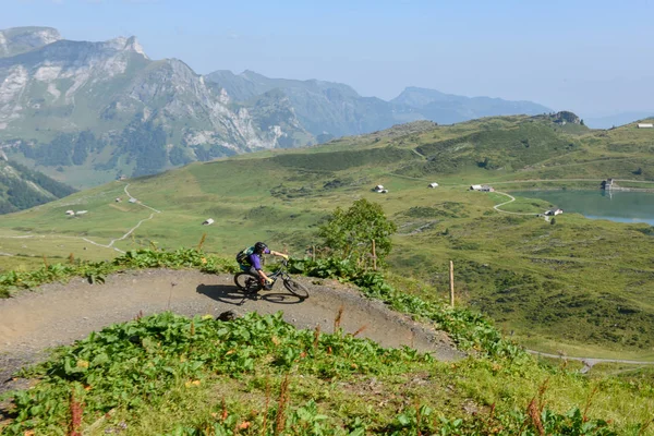 Jochpass Schweiz August 2018 Mann Mit Mountainbike Unterwegs Vom Jochpass — Stockfoto
