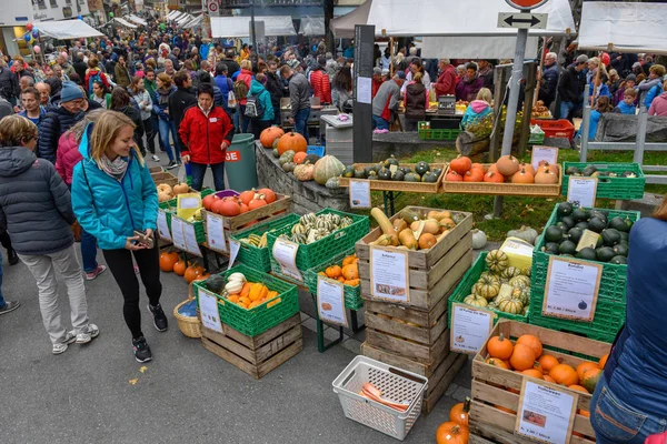 Engelberg Suiza Septiembre 2018 Las Personas Que Venden Compran Calabazas — Foto de Stock