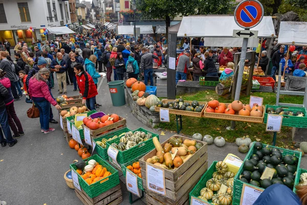 Engelberg Svizzera Settembre 2018 Persone Che Vendono Comprano Zucche Mercato — Foto Stock