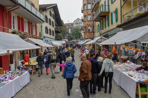 Engelberg Zwitserland September 2018 Mensen Verkopen Kopen Markt Engelberg Zwitserse — Stockfoto