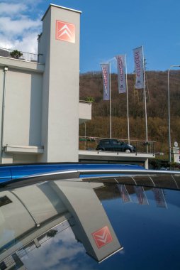 Lugano, İsviçre - 23 Mart 2010: Citroen araba satıcısı, Lugano İsviçre üzerinde