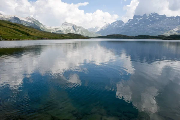 Visa Tannensee Riktning Mot Berget Titlis Schweiziska Alperna — Stockfoto