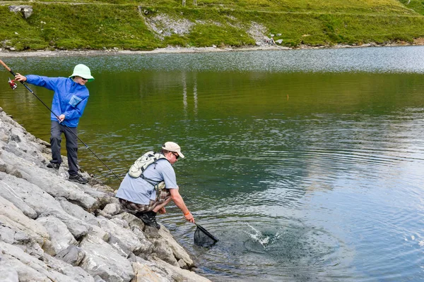 Tannensee Suiza Agosto 2018 Padre Hijo Pescando Juntos Lago Tannensee —  Fotos de Stock