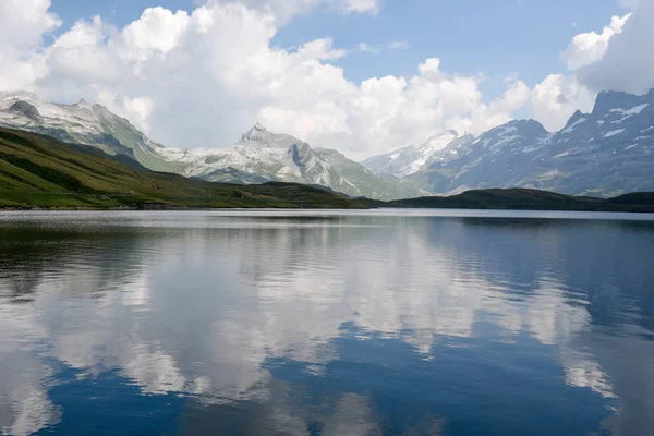 Visa Tannensee Riktning Mot Berget Titlis Schweiziska Alperna — Stockfoto