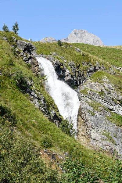 Vista Montanha Com Cachoeira Furenalp Sobre Engelberg Nos Alpes Suíços — Fotografia de Stock