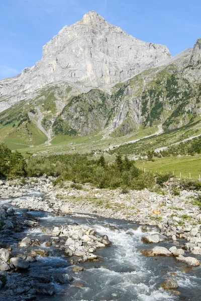 Mening Van Berg Met Rivier Furenalp Engelberg Zwitserse Alpen — Stockfoto