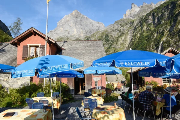 Furenalp Suíça Agosto 2018 Pessoas Comendo Bebendo Restaurante Montanha Sobre — Fotografia de Stock