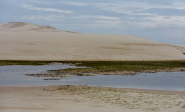 Lagün ortasındaki tepeleri, Brezilya'da Lencois Maranhenese Milli Parkı