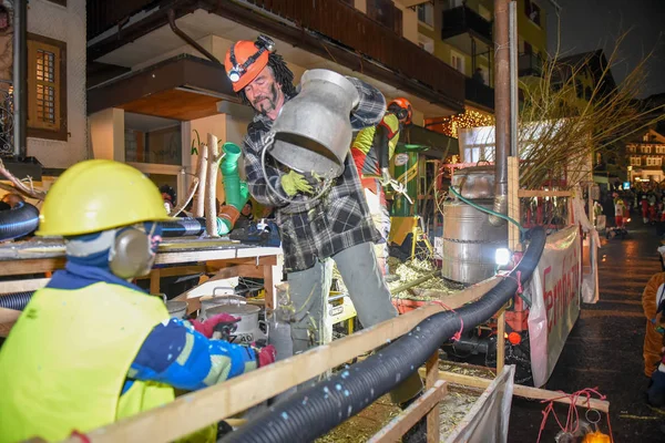 Engelberg Suíça Fevereiro 2018 Participantes Fantasias Realizam Uma Procissão Rua — Fotografia de Stock